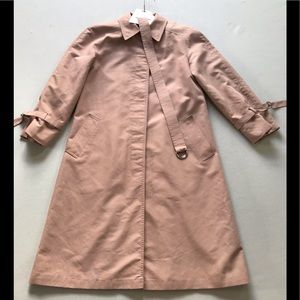 Beautiful , classy London Fog trench coat